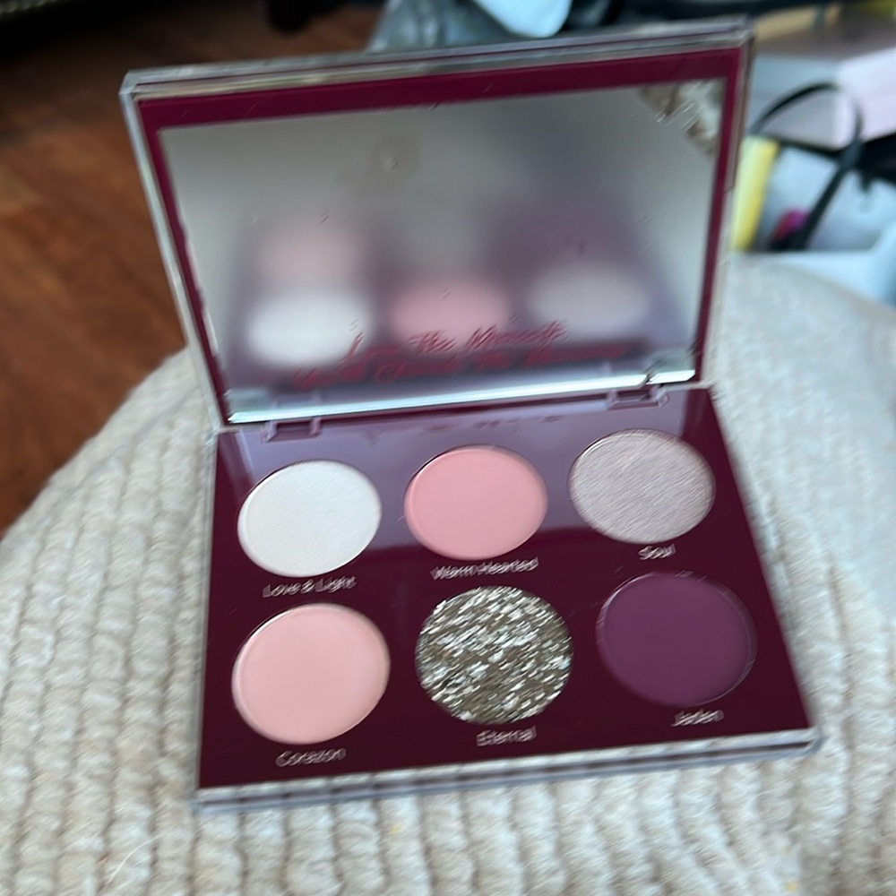 Dominique Unconditional Eye Shadow Palette.  New In Box!